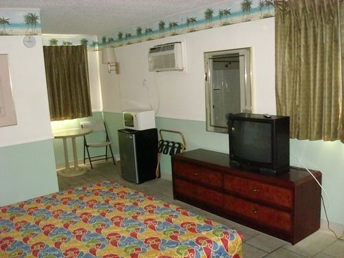 Four Winds Motel 2*