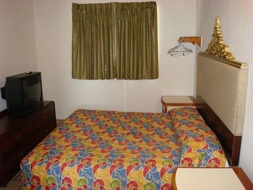 Four Winds Motel 2*